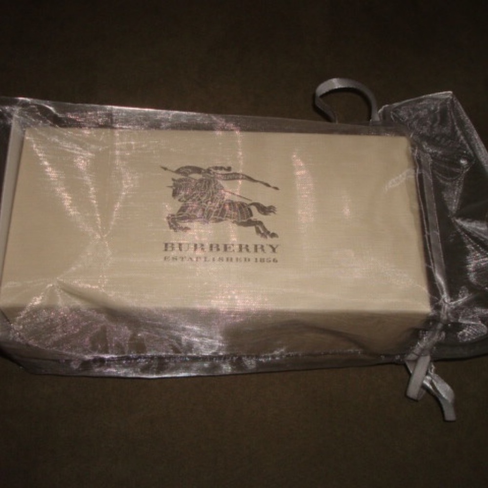 AUTHENTIC BURBERRY SUNGLASSES - Picture 12 of 12